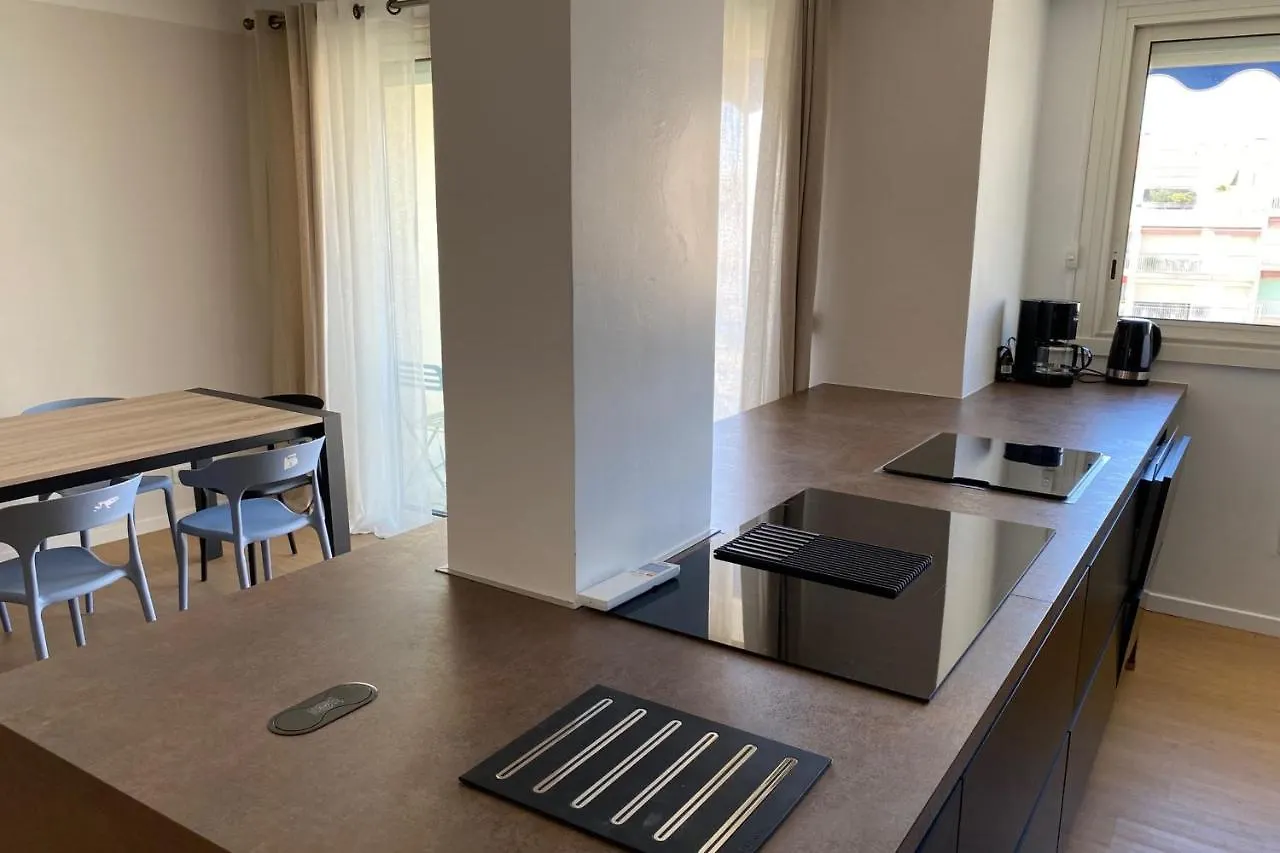 Spacious Bright Nest With Balcony In Cannes Lägenhet Frankrike
